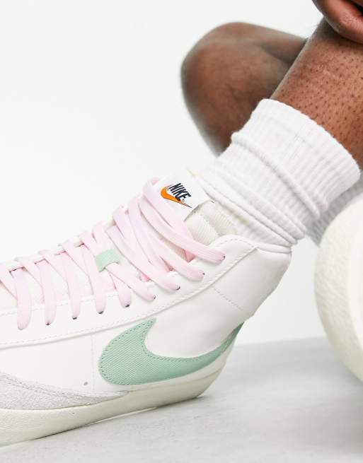 Zapatillas de deporte blanco vela y verde esmalte Blazer Mid Premium Vintage de Nike, 2 de 4