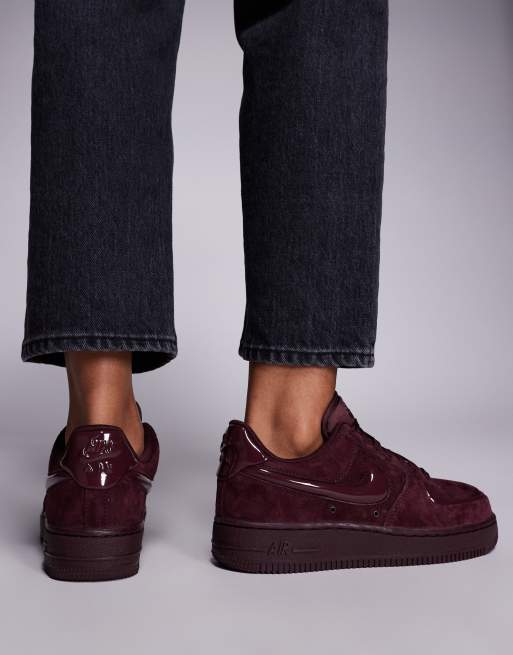 Zapatillas de deporte burdeos con logo en relieve Air Force 1 '07 de Nike, 5 de 5