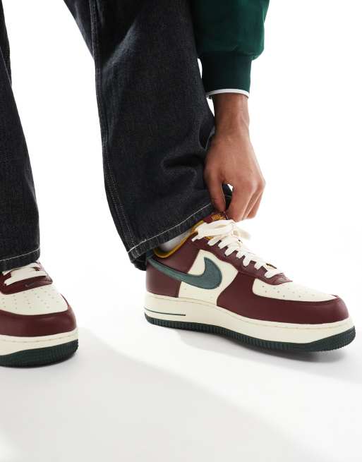 Zapatillas de deporte burdeos, verdes y blanco vela Air Force 1 '07 LV8 de Nike, 5 de 5