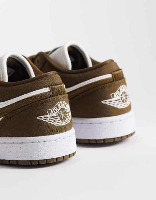 Zapatillas de deporte caquis y blancas Air Jordan 1 Low de Nike, 2 de 5