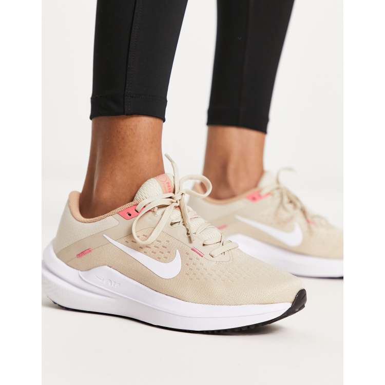Zapatillas de deporte color arena Air Winflo 10 de Nike Running ASOS