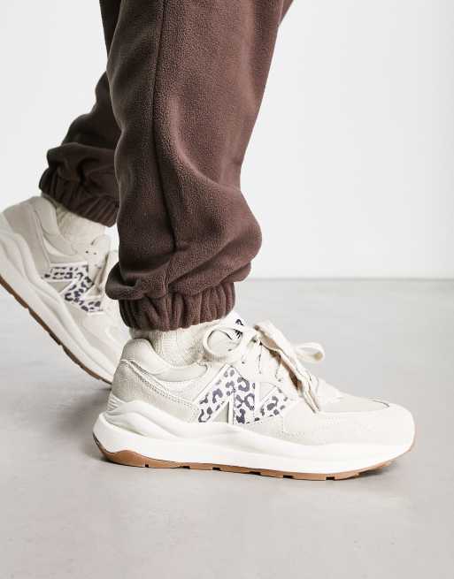 Europa Miedo a morir podar Zapatillas de deporte color avena con estampado de leopardo 5740 de New  Balance | ASOS