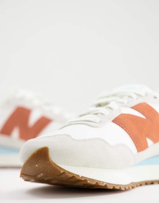 Zapatillas de deporte color blanco hueso y burdeos 237 de New Balance
