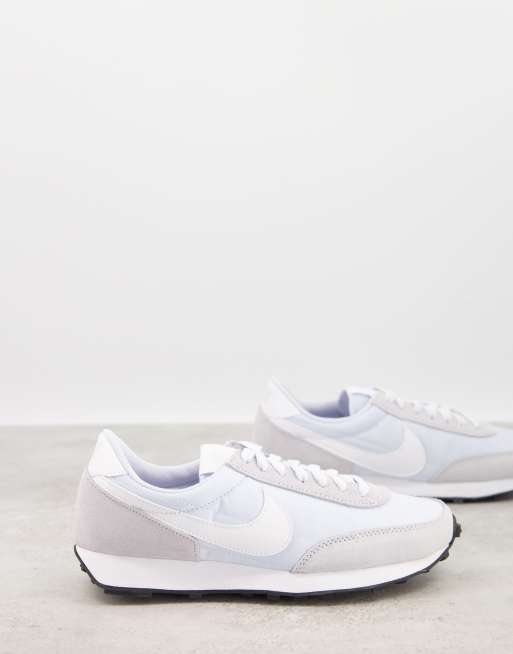 Zapatillas de deporte color blanco y azul pastel Daybreak de Nike