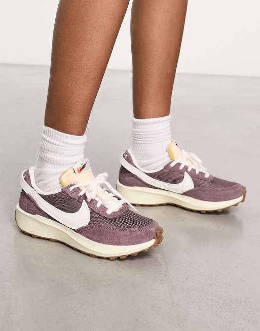 Zapatillas de deporte color ciruela y blanco hueso Waffle Debut de Nike, 4 de 4