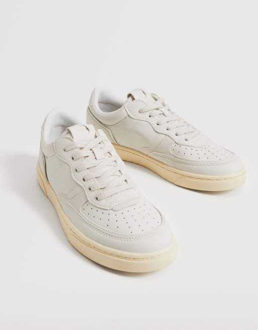 Zapatillas de deporte color crema estilo retro de Mango