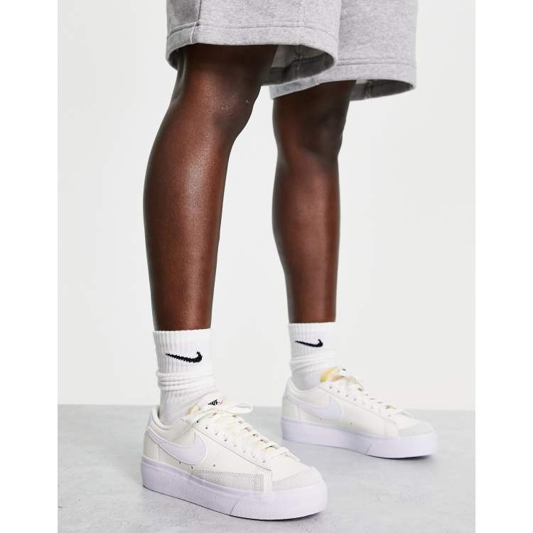 Nike blancas sin clearance caña