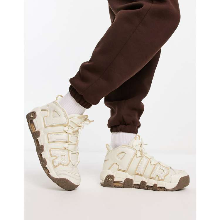 Nike uptempo doradas discount