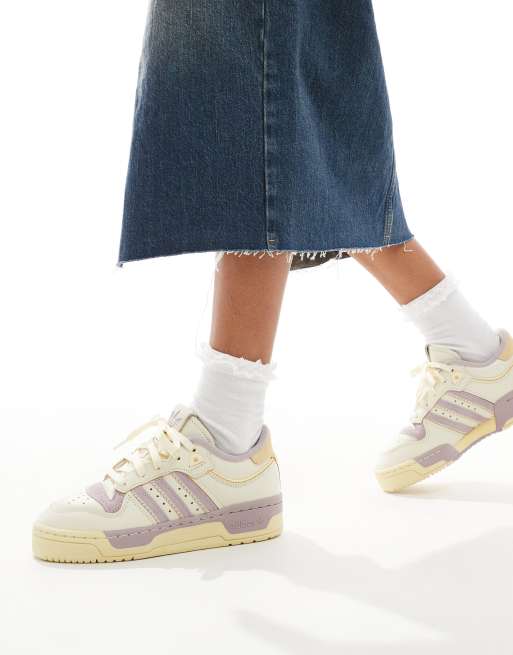 Zapatillas de deporte color crema y lilas Rivalry 86 Low de adidas Originals
