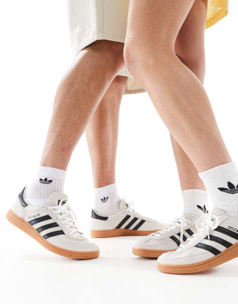 Zapatillas de deporte color crema y negras con suela de goma Handball Spezial de adidas Originals - view 1