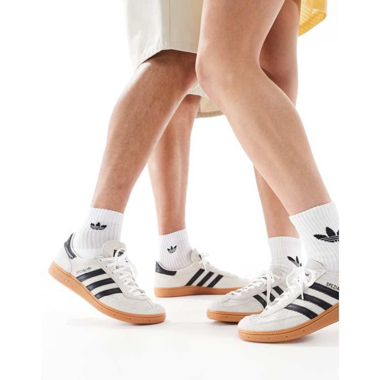 Zapatillas de deporte color crema y negras con suela de goma Handball Spezial de adidas Originals