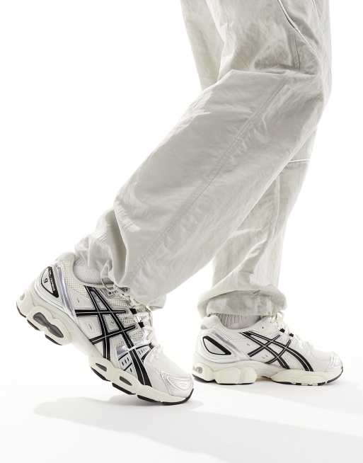 Zapatillas de deporte color crema y negras Gel-Nimbus 9 de ASICS