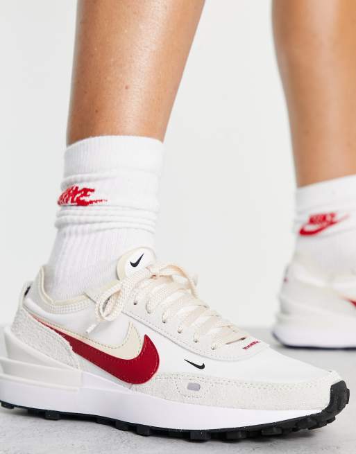 Zapatillas de deporte color crema y rojas Waffle One SE de Nike, 2 de 4