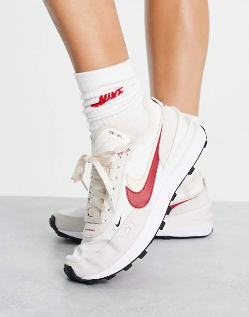 Zapatillas de deporte color crema y rojas Waffle One SE de Nike, 4 de 4