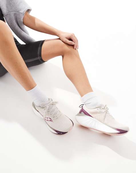 Zapatillas de deporte color luna y berenjena para correr Triumph 22 Neutral de Saucony - view 1