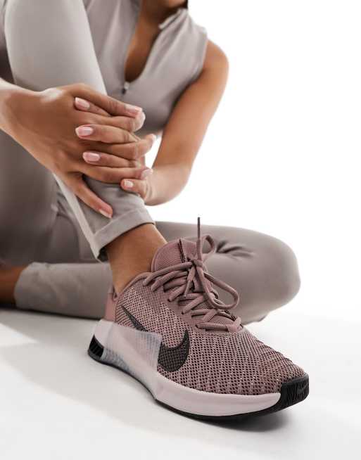 Zapatillas de deporte color malva ahumado y grises para mujer Metcon 9 de Nike Training