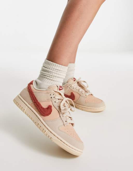Zapatillas de deporte color piedra y marron comodas Dunk Low de Nike