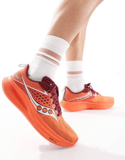 Zapatillas de deporte color pimienta y grosella para correr neutras Ride 17 de Saucony