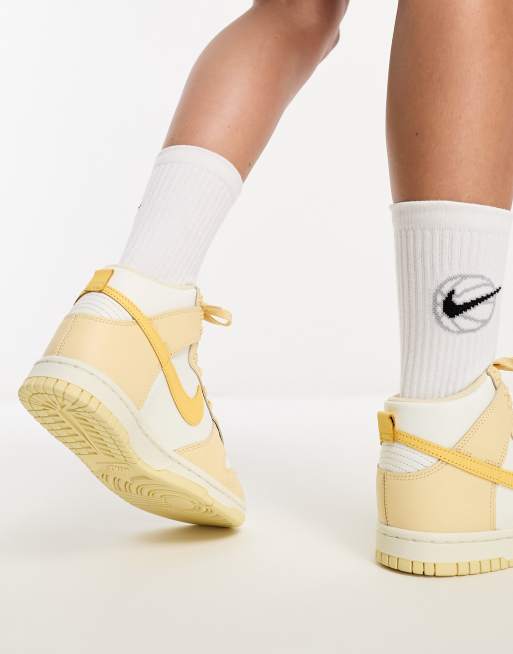 Nike dunk high dorados store