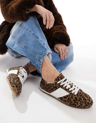 Zapatillas de deporte con estampado de leopardo de ante Meredith