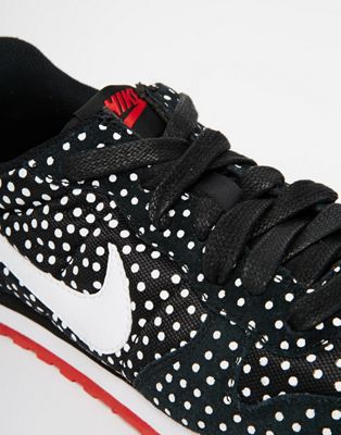 Zapatillas de deporte con estampado de lunares Genicco de Nike | ASOS