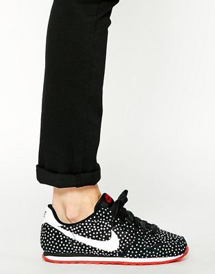 Zapatillas de deporte con estampado de lunares Genicco de Nike | ASOS