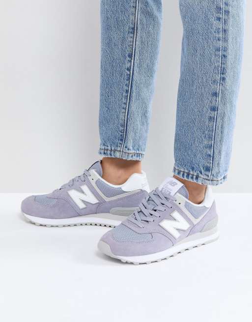 Muñeco de peluche bolsillo márketing Zapatillas de deporte de ante en lila 574 de New Balance | ASOS