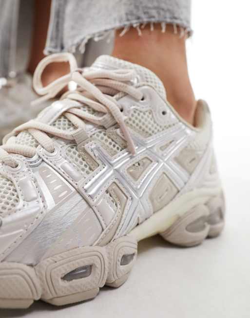 Asics gris 2025 y rosa