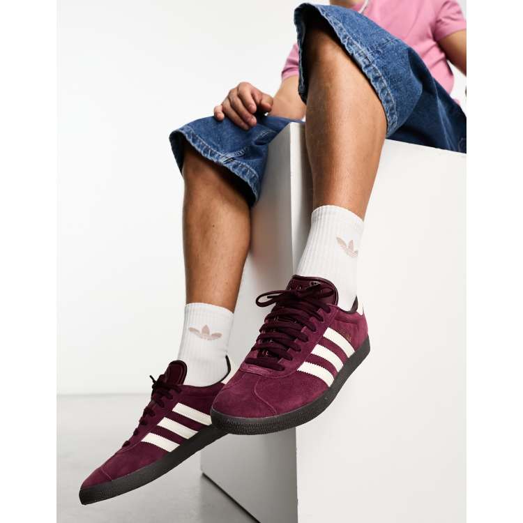 Zapatillas de deporte de color granate y blanco tiza Gazelle de
