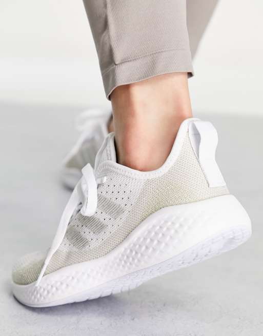 Estas son las zapatillas de running Adidas Fluidflow 2.0 en color blanco Y Crema Amazon.com: Adidas Fluidflow 2.0 - Tenis de correr para  main image 2