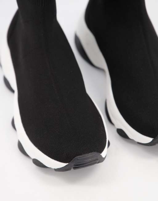 Zapatillas de deporte horma ancha en negro de ASOS ASOS