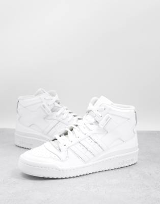 Zapatillas de deporte de media caña en color blanco triple Forum Mid de  adidas Originals | ASOS