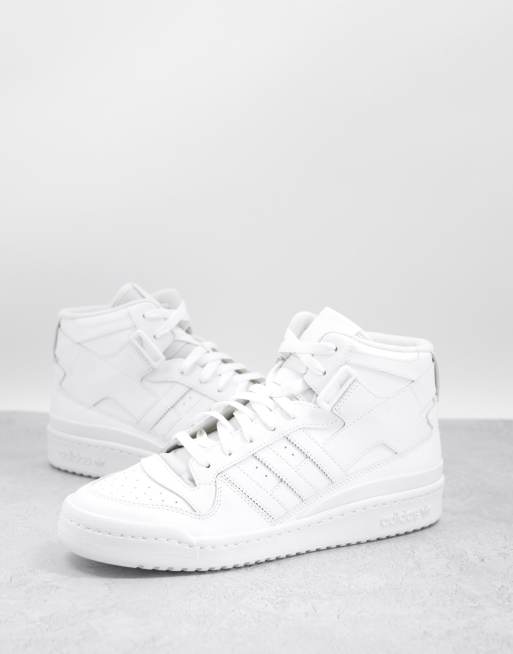 Megalópolis Interesar diámetro Zapatillas de deporte de media caña en color blanco triple Forum Mid de  adidas Originals | ASOS