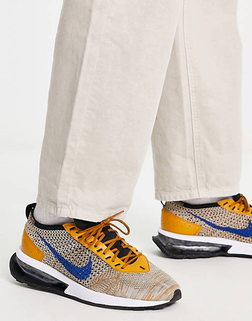 Ejecutar Factura falda Zapatillas de deporte doradas y azul real luminoso Air Max Flyknit Racer de  Nike | ASOS