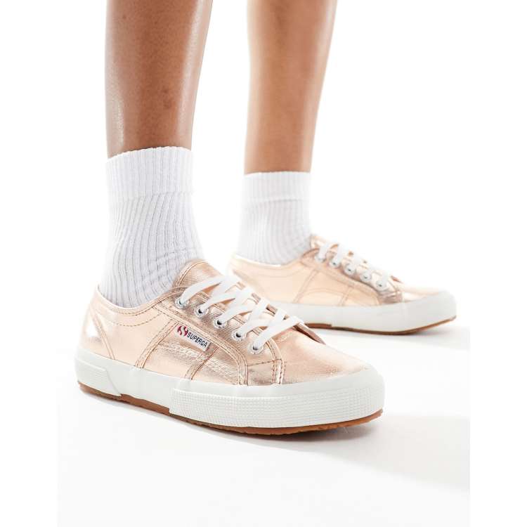 Zapatillas de deporte dorado rosa metalizado de Superga ASOS