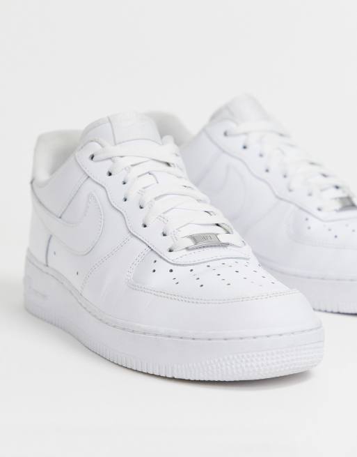 Zapatillas de deporte en blanco Air Force 1 '07 de Nike, 2 de 4