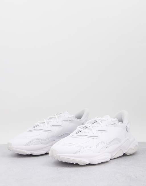 Zapatillas de deporte blanco triple de adidas | ASOS