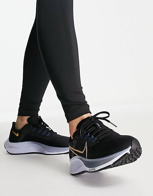 Zapatillas de deporte en blanco y negro Air 38 de Nike Running ASOS