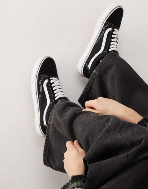 Vans negra con online blanco