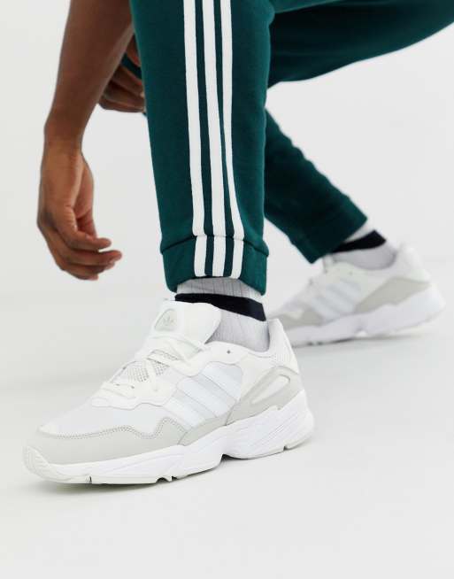 Zapatillas de deporte en blanco yung 96 de adidas | ASOS