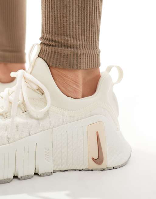 Zapatillas de deporte en color hueso Free Metcon 6 de Nike Training ASOS