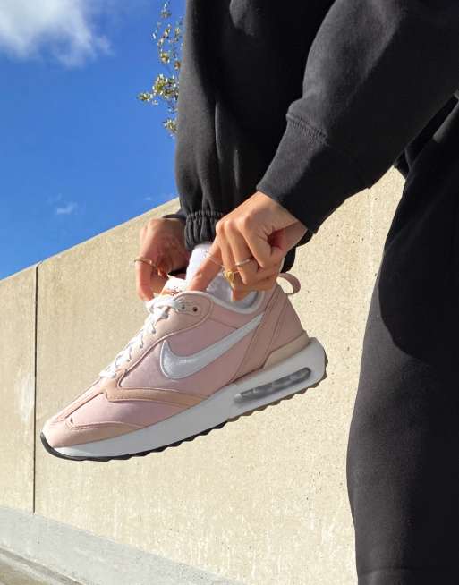 Zapatillas de deporte en color rosa Oxford y blanco Air Max Dawn NN de Nike