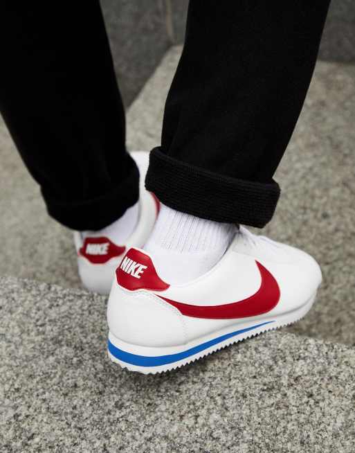 Zapatillas de deporte en cuero blanco logo en rojo Cortez de Nike | ASOS