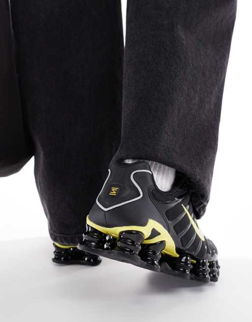 Zapatillas de deporte en negro y amarillo Shox TL de Nike, 3 de 5