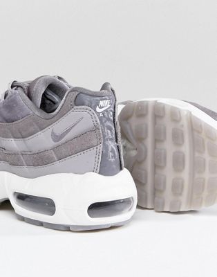 Zapatillas de deporte en terciopelo gris Air Max 95 de Nike | ASOS
