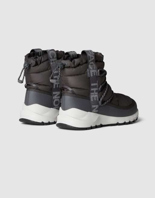 Zapatillas de deporte gris antracita y blancas con cordones Thermoball de The North Face, 4 de 4