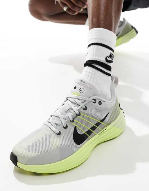 Zapatillas de deporte gris claro y verdes Lunar Roam de Nike