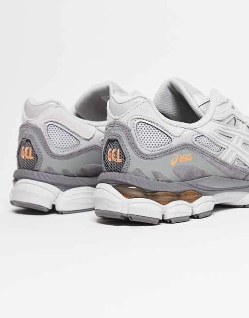 Zapatillas de deporte gris nube y gris cemento GEL-NYC de Asics, 3 de 4