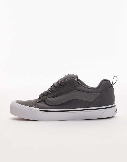 Zapatillas de deporte grises con detalles reflectantes Knu Skool de Vans, 2 de 5