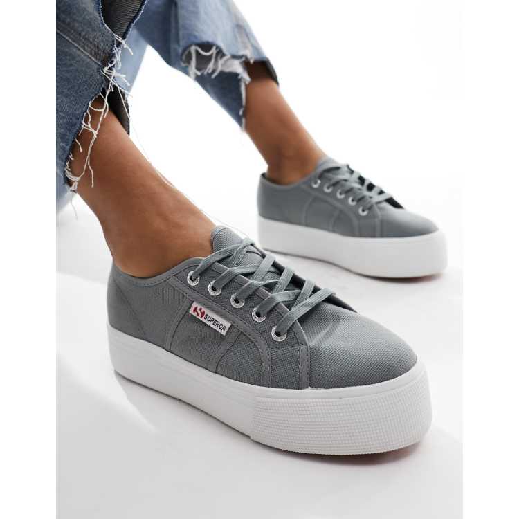 Zapatillas de deporte grises con plataforma plana de Superga